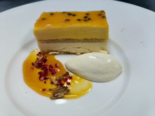 Mango & passiofruit delice